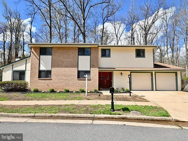 $839,999 | 6908 Deer Run Drive, Alexandria, VA 22306