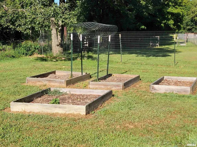 $249,000 | 2517 Cherrybark Lane, Flora, IL 62839