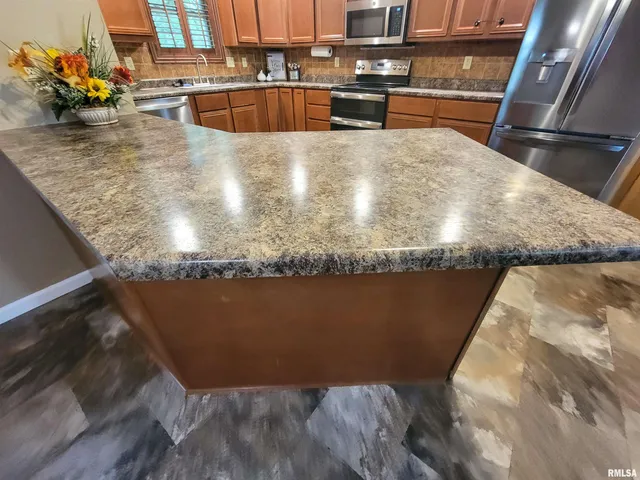 $249,000 | 2517 Cherrybark Lane, Flora, IL 62839