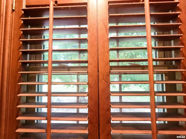 $249,000 | 2517 Cherrybark Lane, Flora, IL 62839