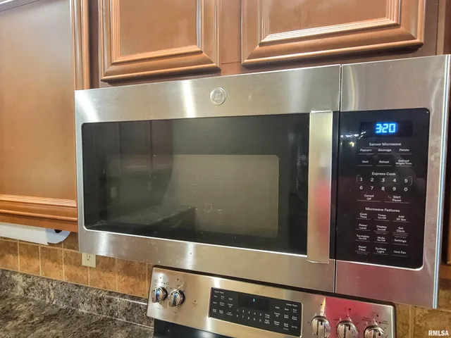 $249,000 | 2517 Cherrybark Lane, Flora, IL 62839