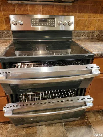 $249,000 | 2517 Cherrybark Lane, Flora, IL 62839