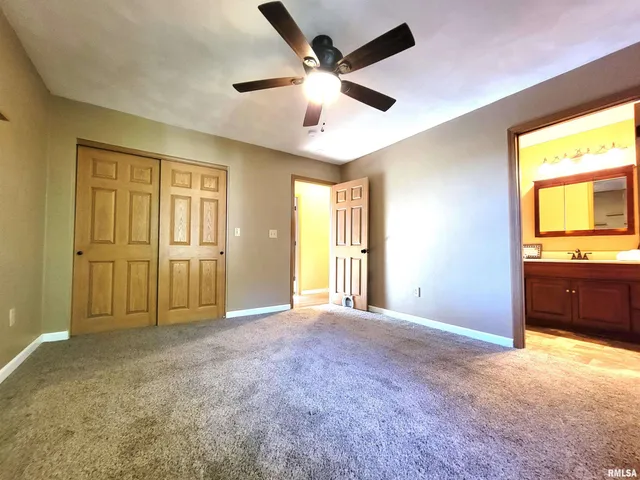 $249,000 | 2517 Cherrybark Lane, Flora, IL 62839