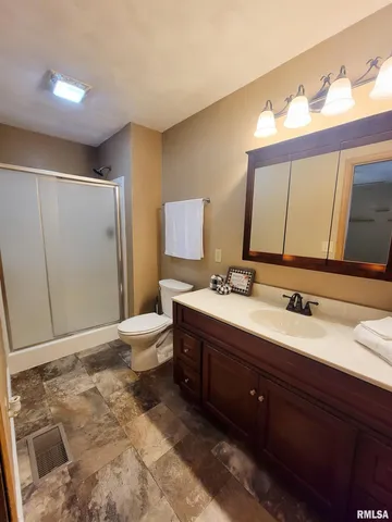 $249,000 | 2517 Cherrybark Lane, Flora, IL 62839