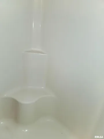 $249,000 | 2517 Cherrybark Lane, Flora, IL 62839