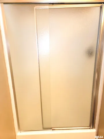 $249,000 | 2517 Cherrybark Lane, Flora, IL 62839