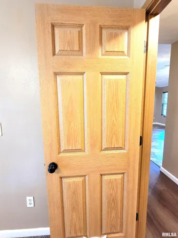 $249,000 | 2517 Cherrybark Lane, Flora, IL 62839