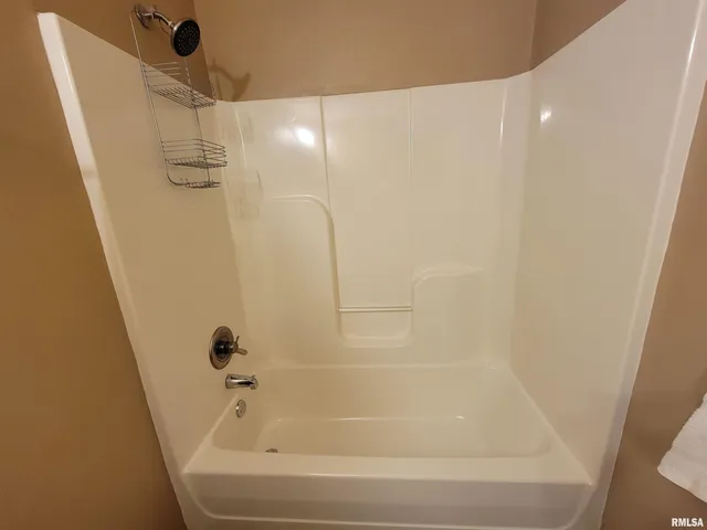 $249,000 | 2517 Cherrybark Lane, Flora, IL 62839