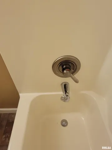 $249,000 | 2517 Cherrybark Lane, Flora, IL 62839