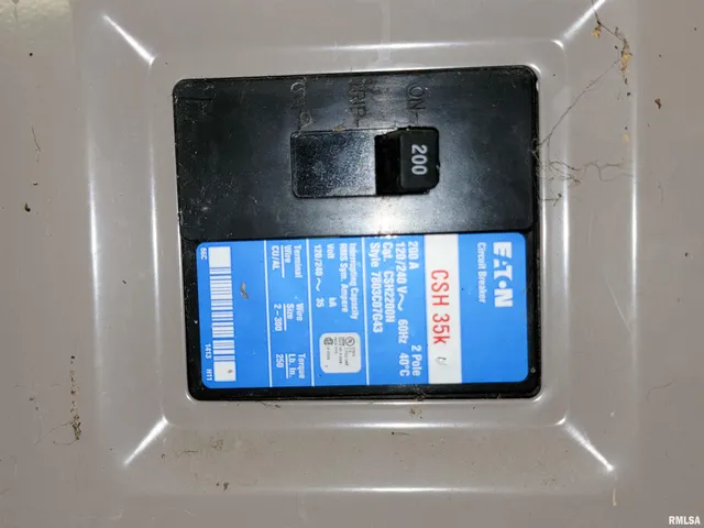 $249,000 | 2517 Cherrybark Lane, Flora, IL 62839