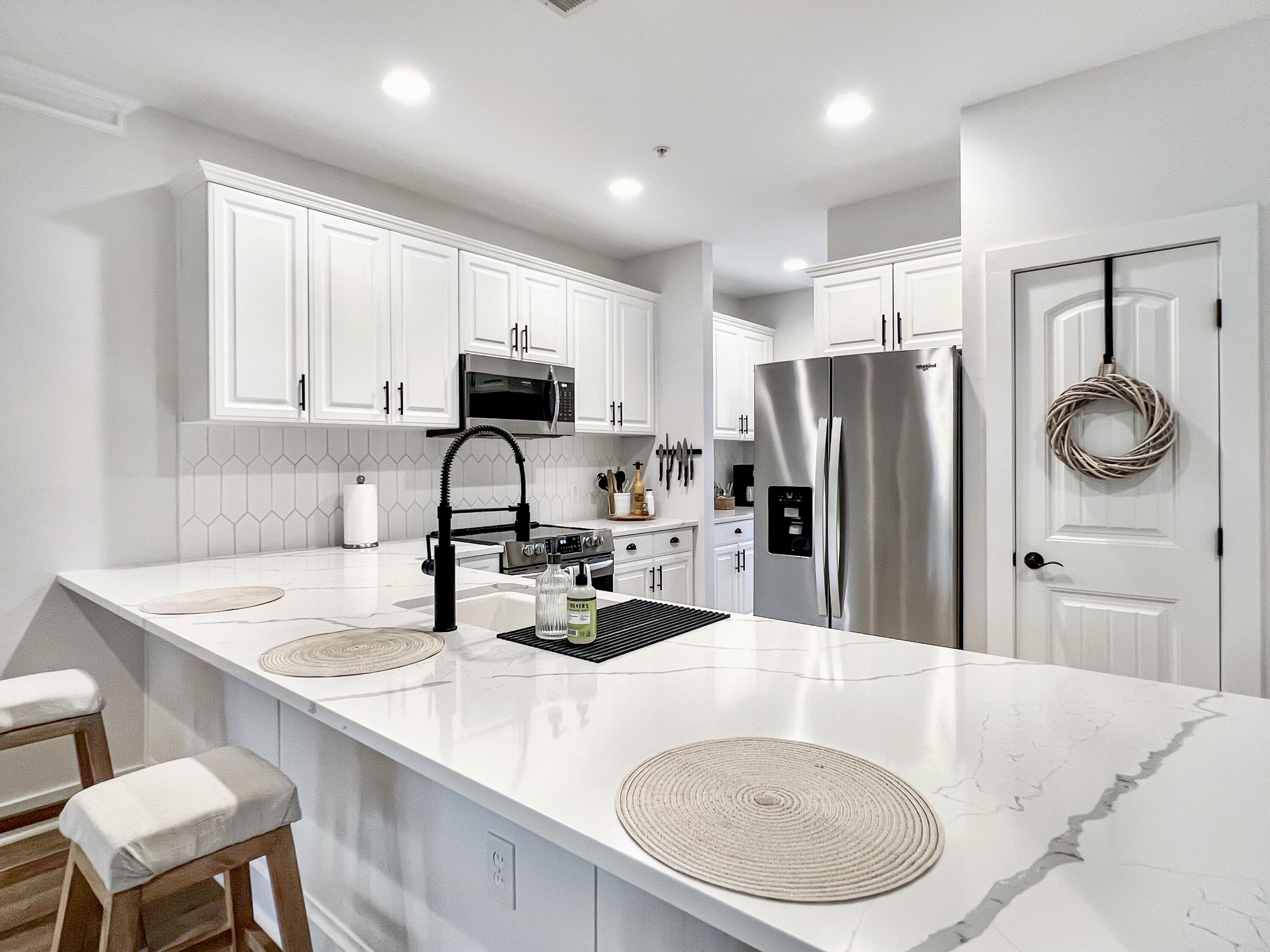 1704 Hopeman Lane Mount Pleasant, SC 29466 - Photo 11 of 48 kitchen