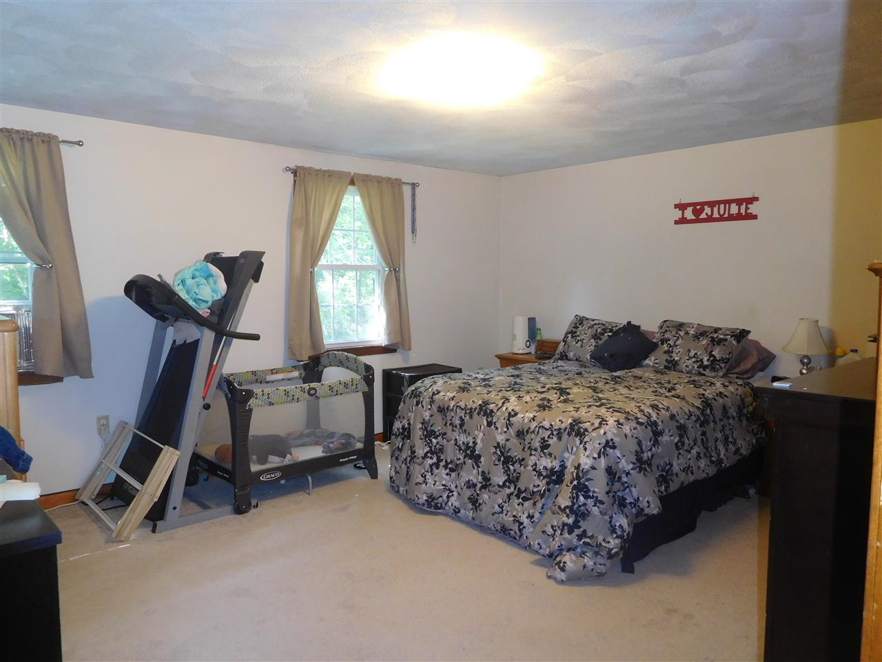 87 Scobie Pond Road Derry, NH 03038 - Photo 16 of 23