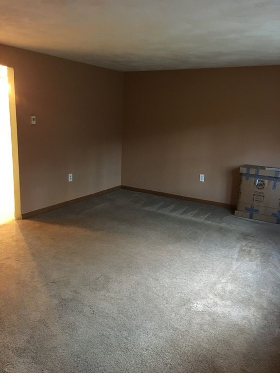 87 Scobie Pond Road Derry, NH 03038 - Photo 10 of 23