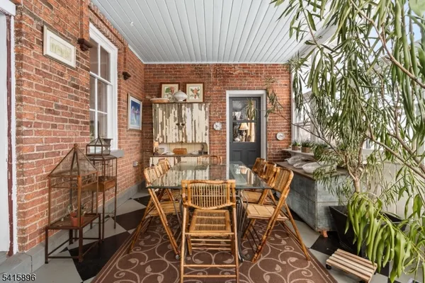 a view of an outdoor space