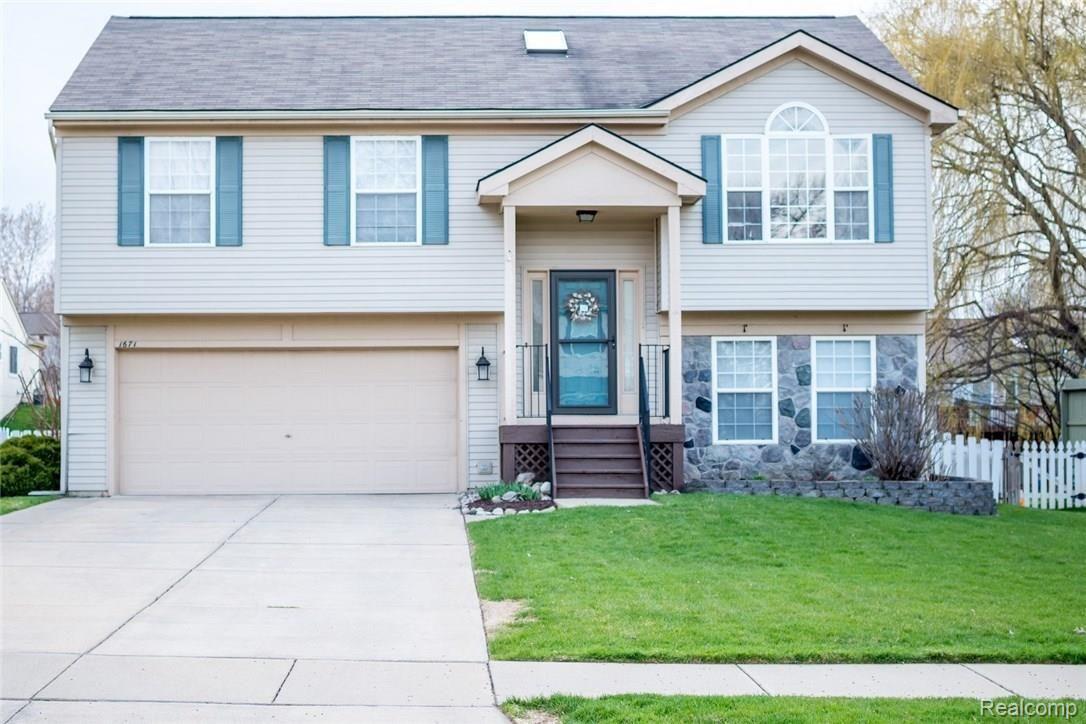 1671 Chelsea Circle Howell, MI 48843 - Photo 2 of 25 2.jpg