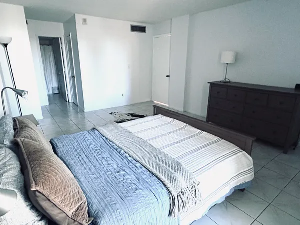 $1,900 | 1849 South Ocean Drive, Unit 1105, Hallandale Beach, FL 33009