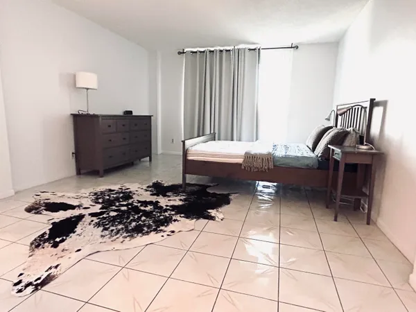 $1,900 | 1849 South Ocean Drive, Unit 1105, Hallandale Beach, FL 33009