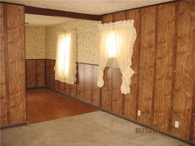 348 Celina Road Columbus, OH 43228 - Photo 4 of 6 Gallery Image 4