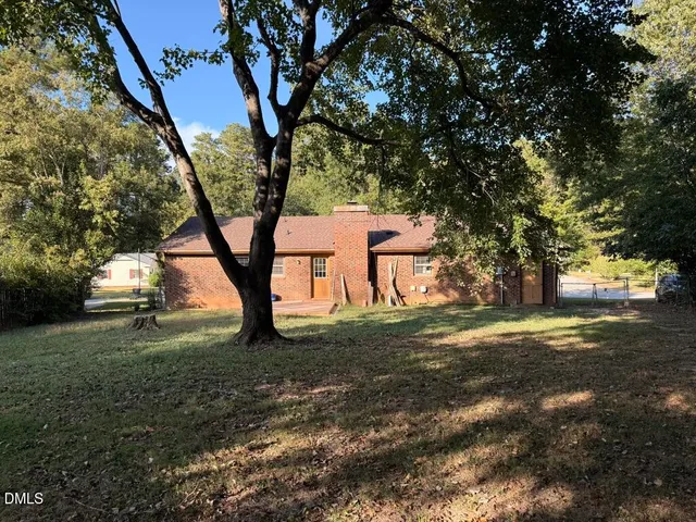 a view of backyard with tree