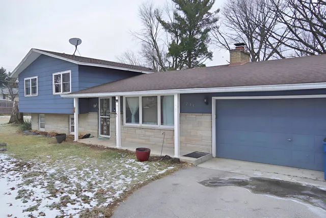 $234,000 | 215 Hawthorne Circle, Joliet, IL 60433