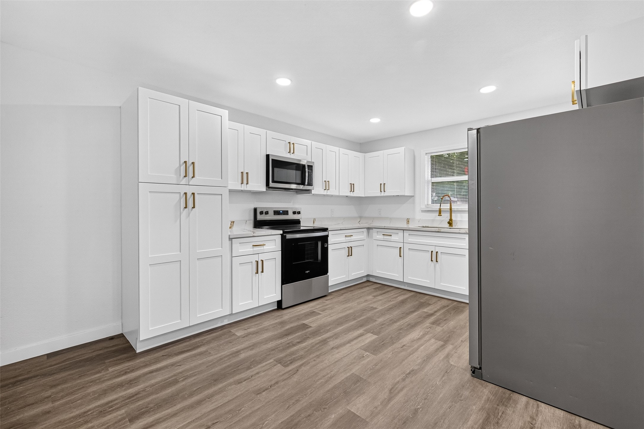 3923 Alberta Street Houston, TX 77021 - Photo 9 of 21 Kitchen has room for breakfast table