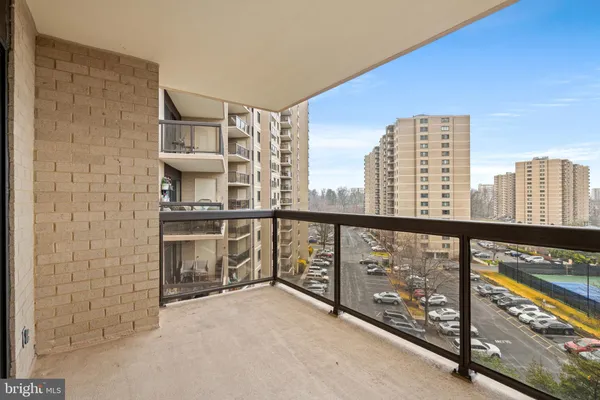 $3,000 | 307 Yoakum Parkway, Unit 703, Alexandria, VA 22304