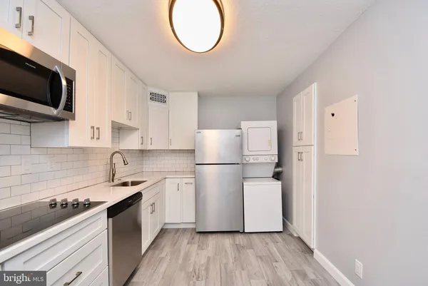 $3,000 | 307 Yoakum Parkway, Unit 703, Alexandria, VA 22304