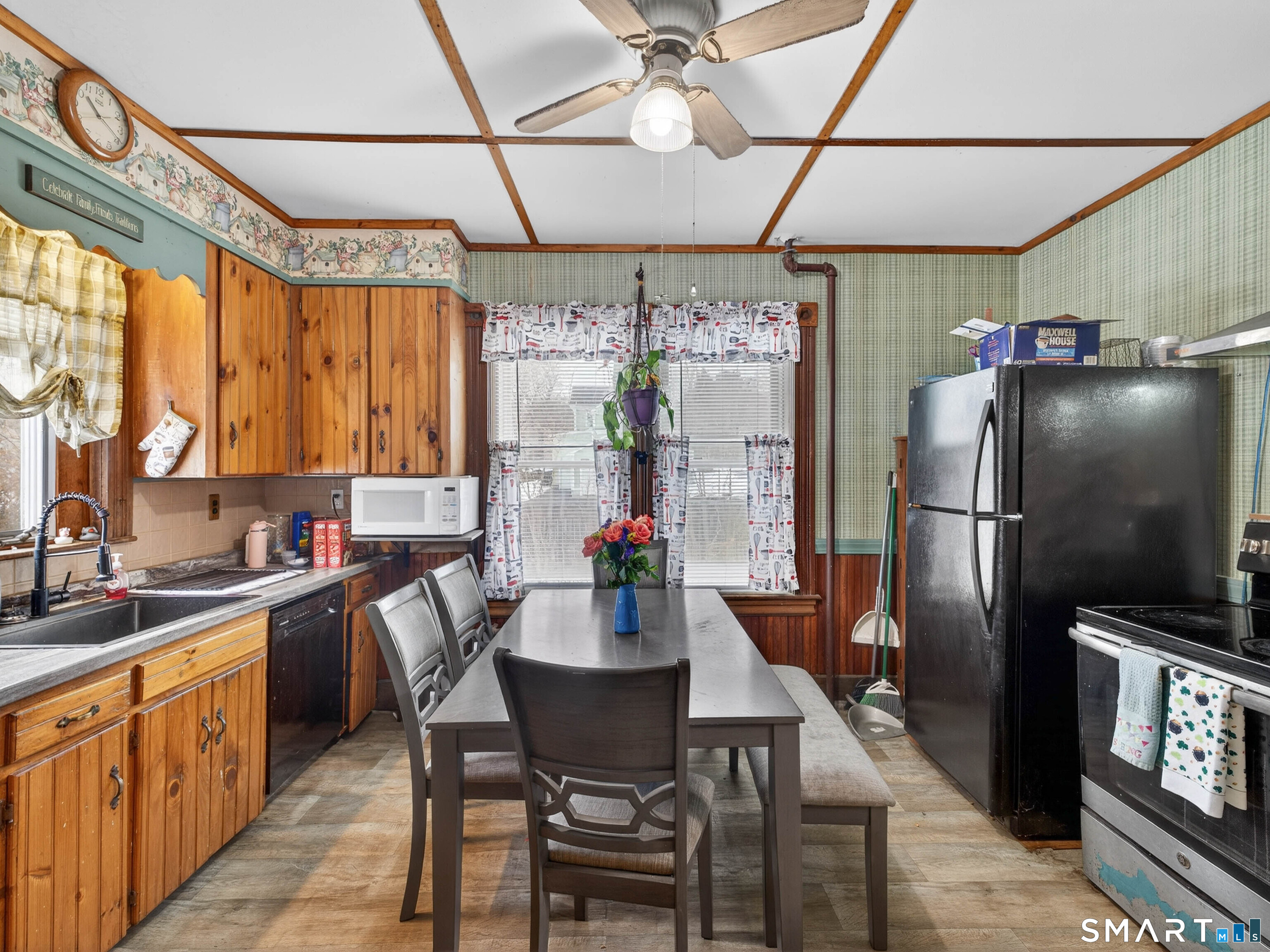 25 Torrey Lane Plainfield, CT 06332 - Photo 14 of 35 a kitchen with stainless steel appliances a table and chairs