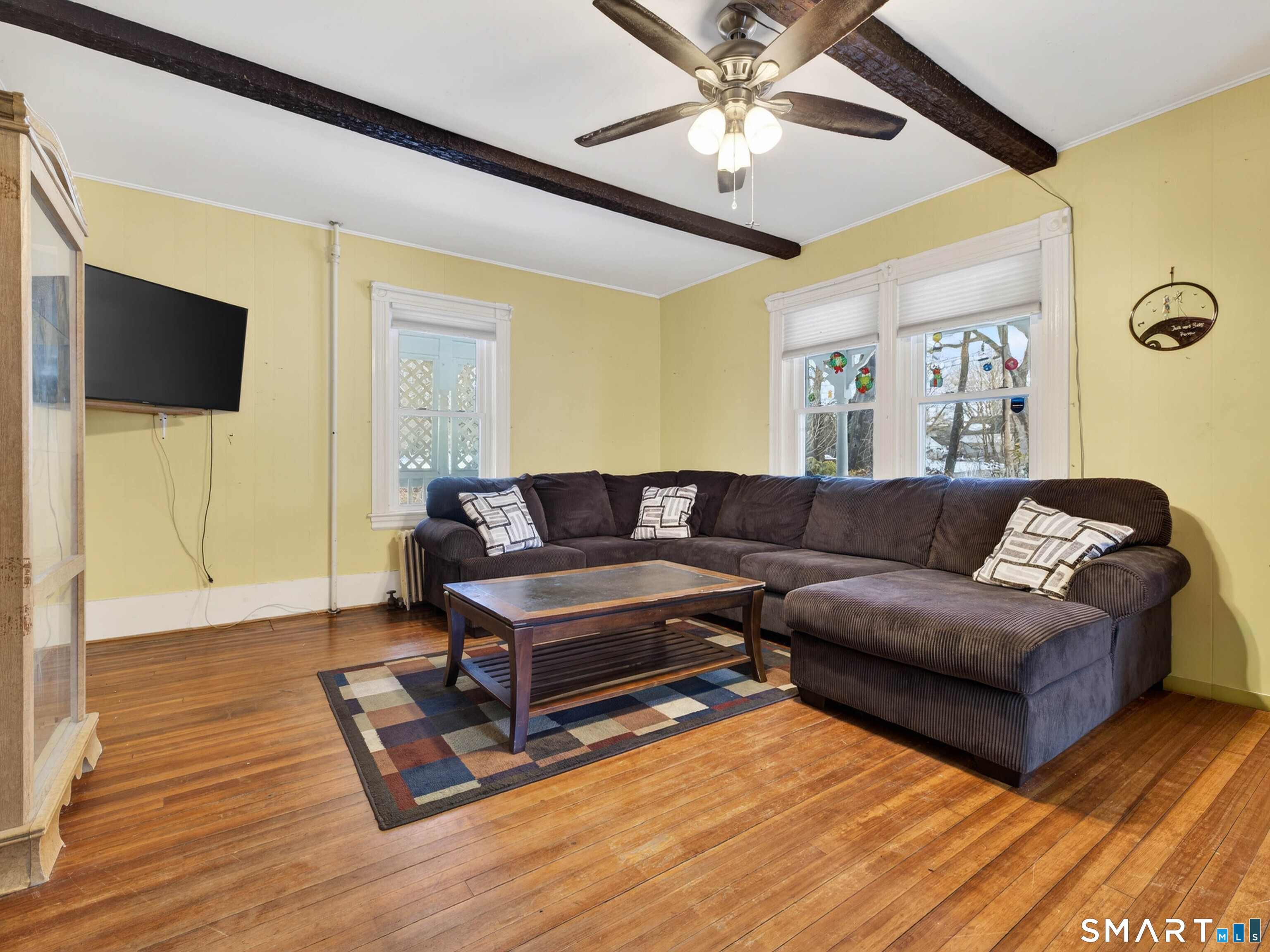25 Torrey Lane Plainfield, CT 06332 - Photo 4 of 35 a living room with furniture and a flat screen tv