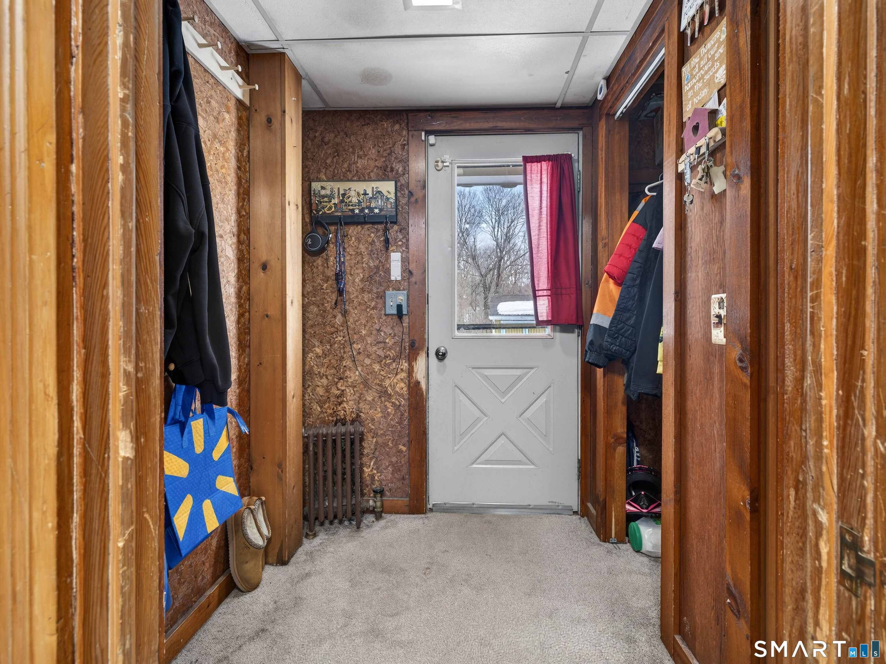 25 Torrey Lane Plainfield, CT 06332 - Photo 7 of 35 a view of an entryway with a door