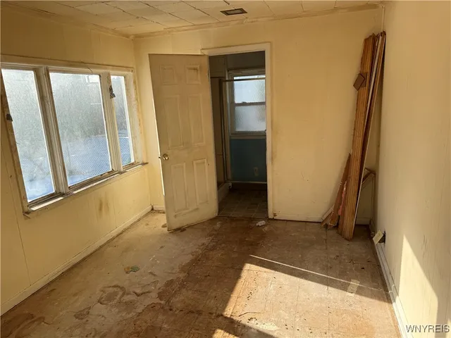 $74,900 | 2021 Grand Avenue, Niagara Falls, NY 14301