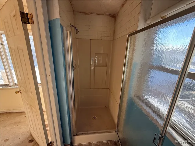 $74,900 | 2021 Grand Avenue, Niagara Falls, NY 14301