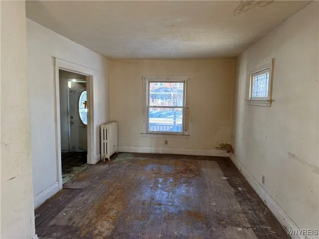 $74,900 | 2021 Grand Avenue, Niagara Falls, NY 14301