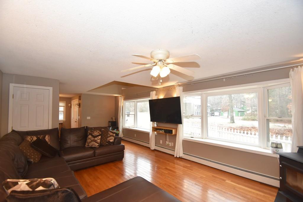 15 Cherokee Road Holland, MA 01521 - Photo 2 of 20