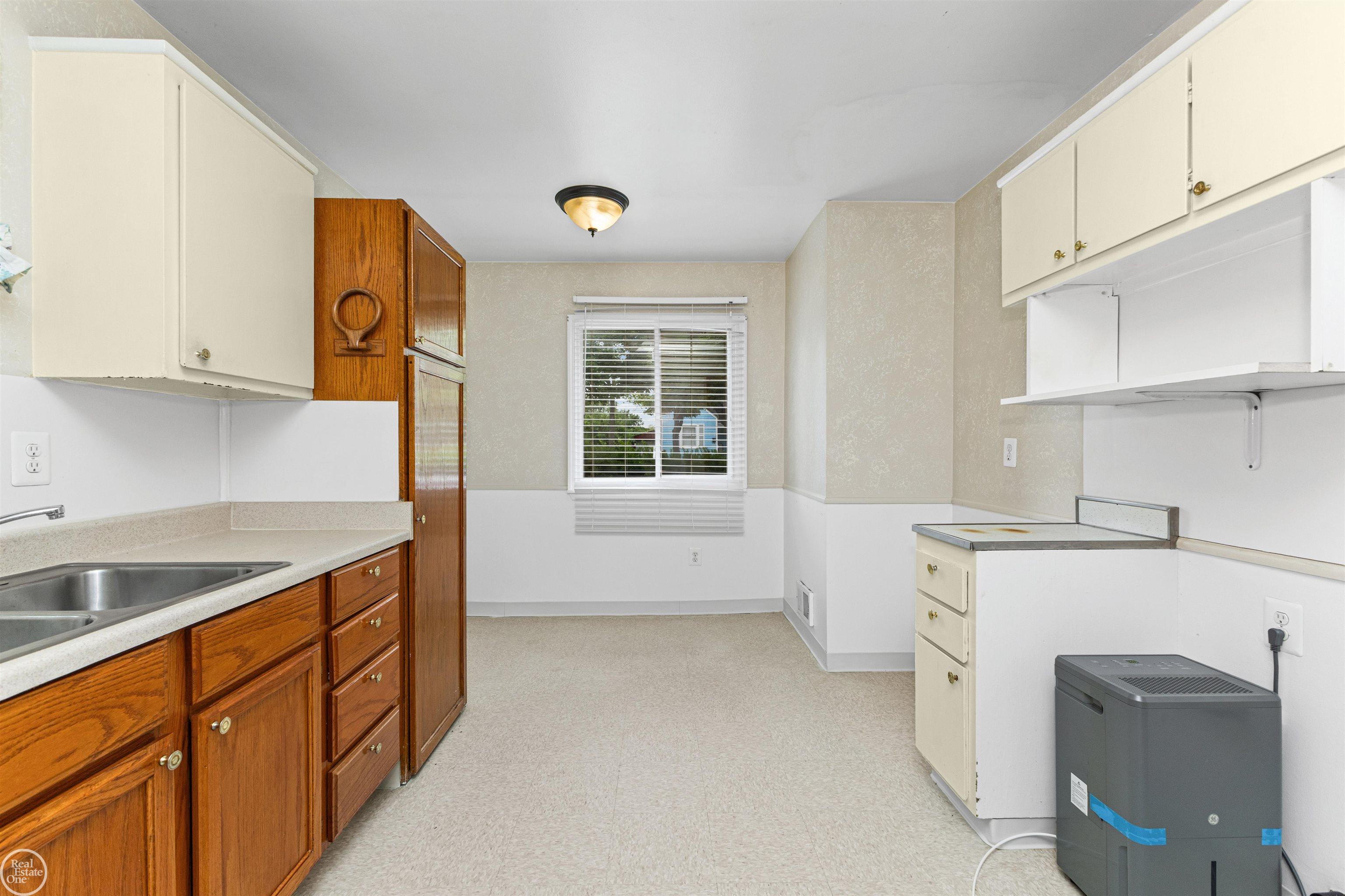 6793 Prospect Avenue Warren, MI 48091 - Photo 13 of 39