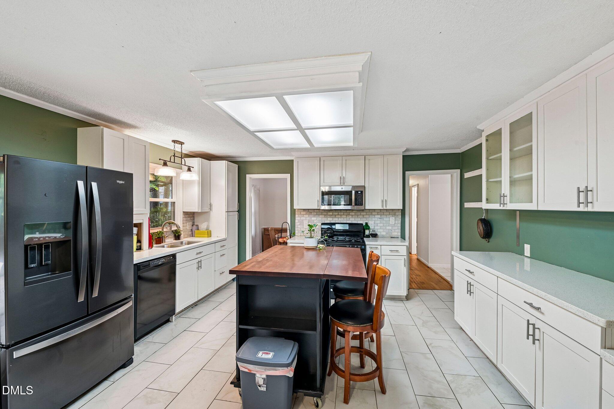 1421 Elberon Place Raleigh, NC 27609 - Photo 6 of 21 12-web-or-mls-Elberon Pl-S1308-012