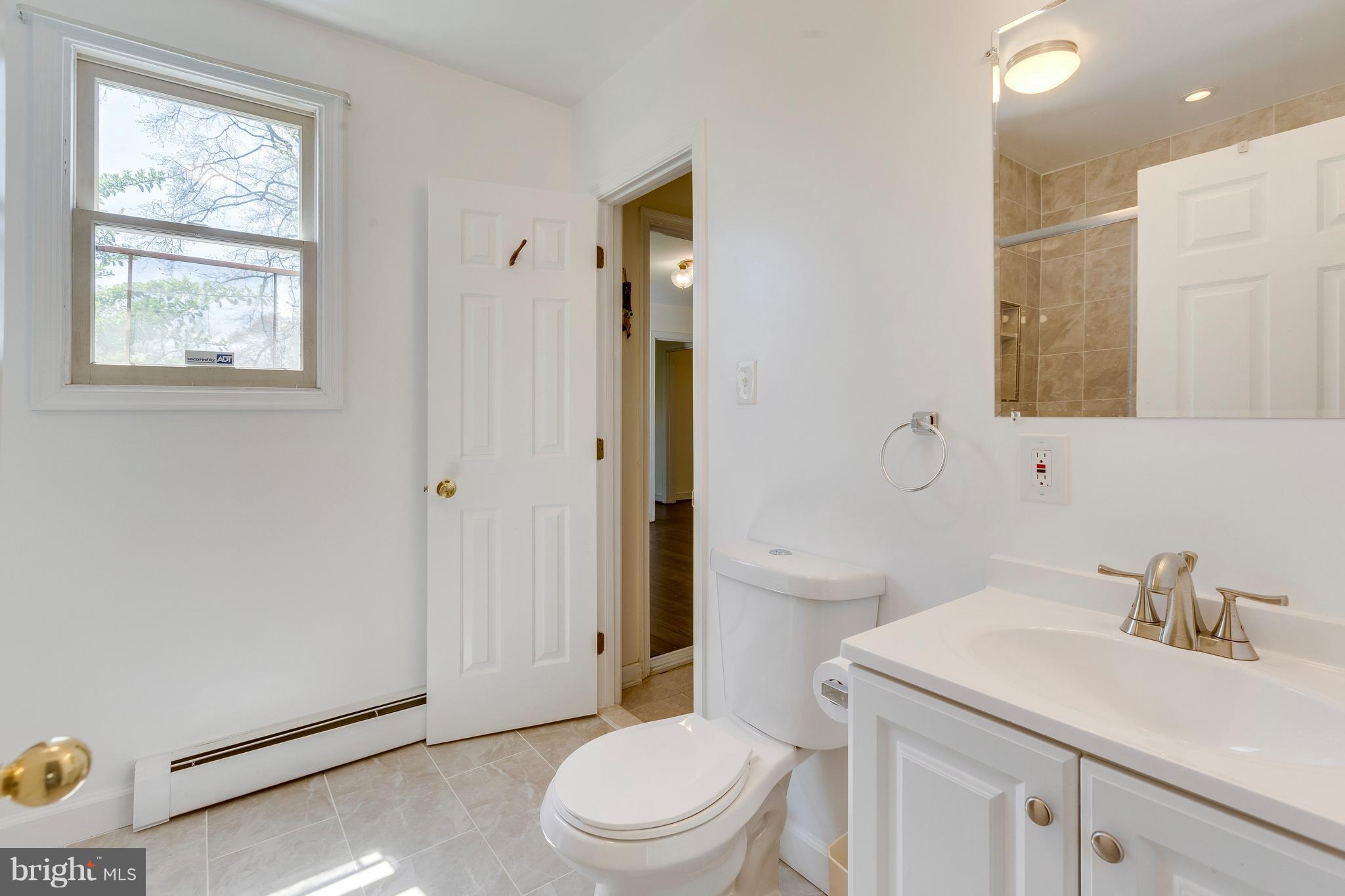 11221 Rose Lane Silver Spring, MD 20902 - Photo 20 of 30 Bath