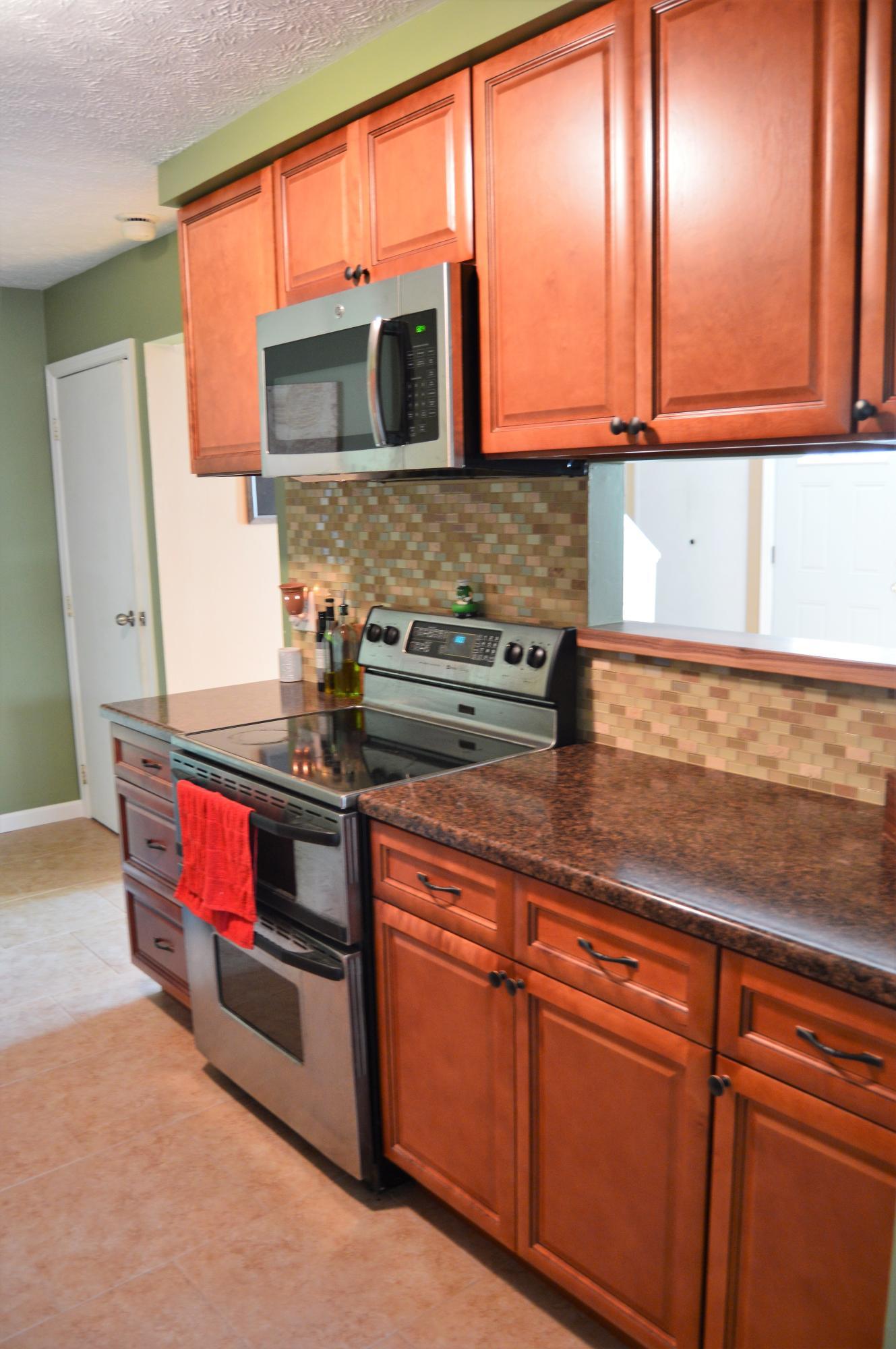 5226 Dierker Road, Unit B Columbus, OH 43220 - Photo 3 of 19