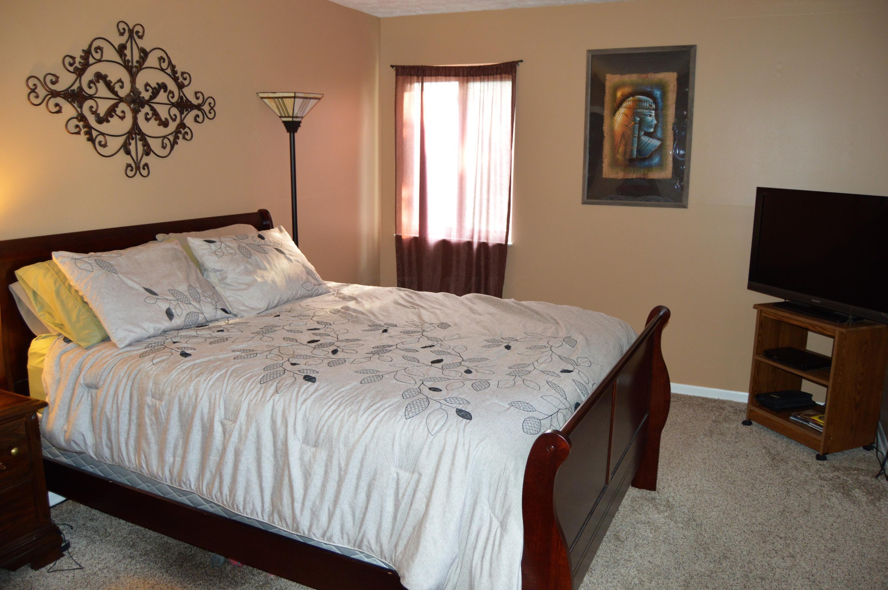 5226 Dierker Road, Unit B Columbus, OH 43220 - Photo 9 of 19