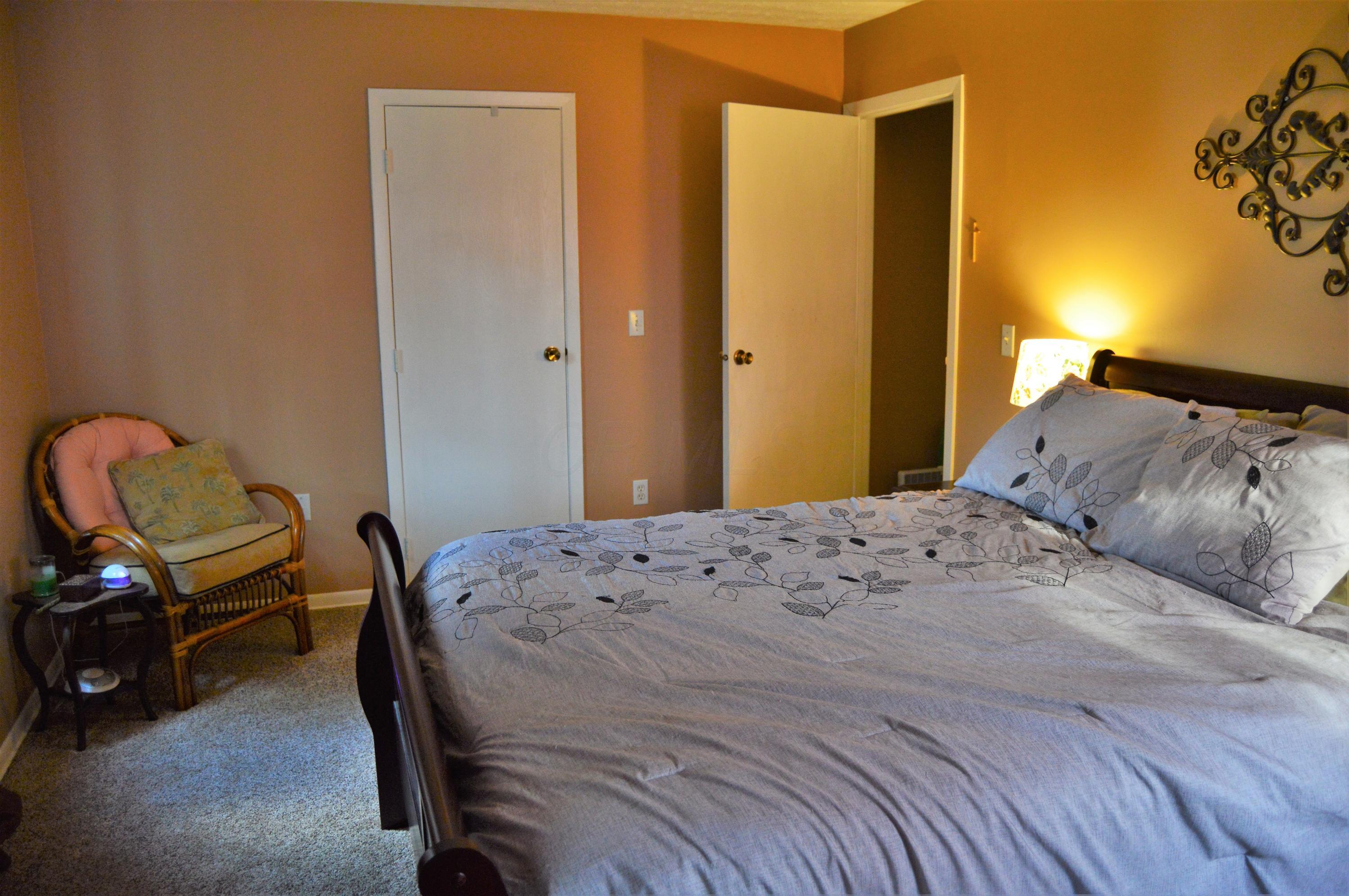 5226 Dierker Road, Unit B Columbus, OH 43220 - Photo 10 of 19