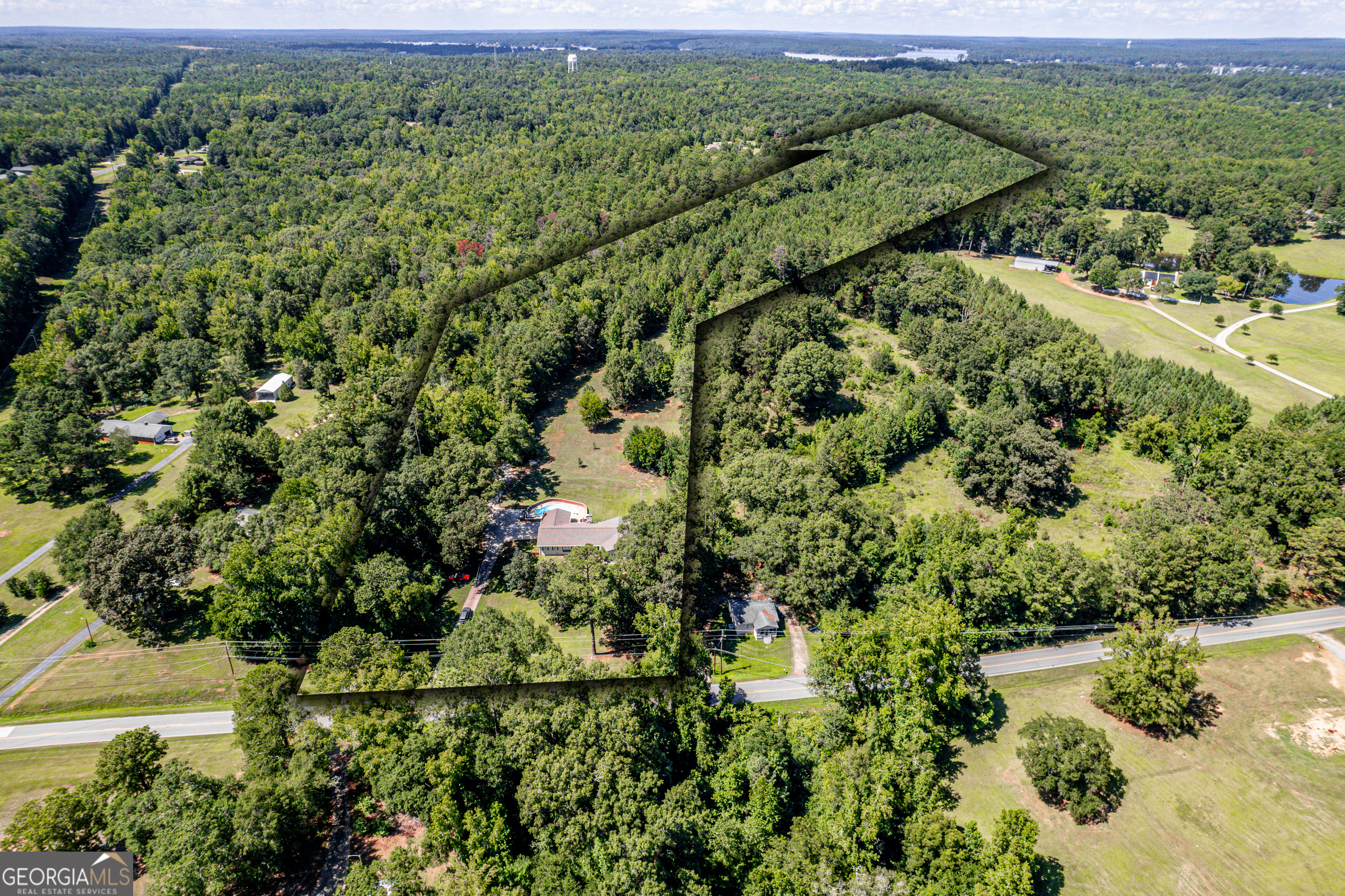 122 Ivey Weaver Road Milledgeville, GA 31061 - Photo 8 of 64 a view of a lake with a city