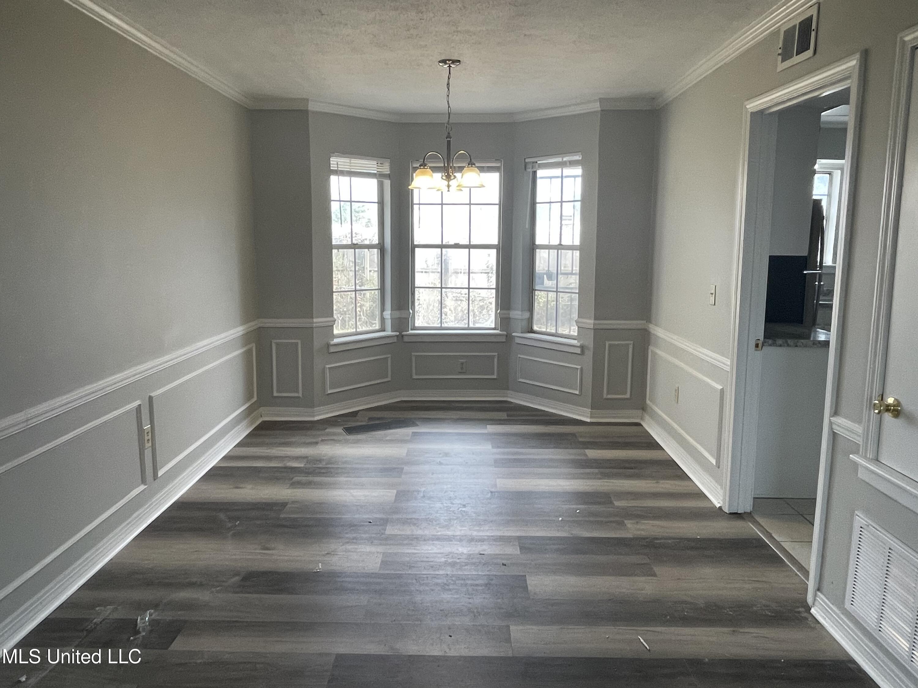 1201-1202 Jamestown Way Jackson, MS 39211 - Photo 2 of 11 0B912E8A-5F23-4AF4-8340-6DD2F4873BD9