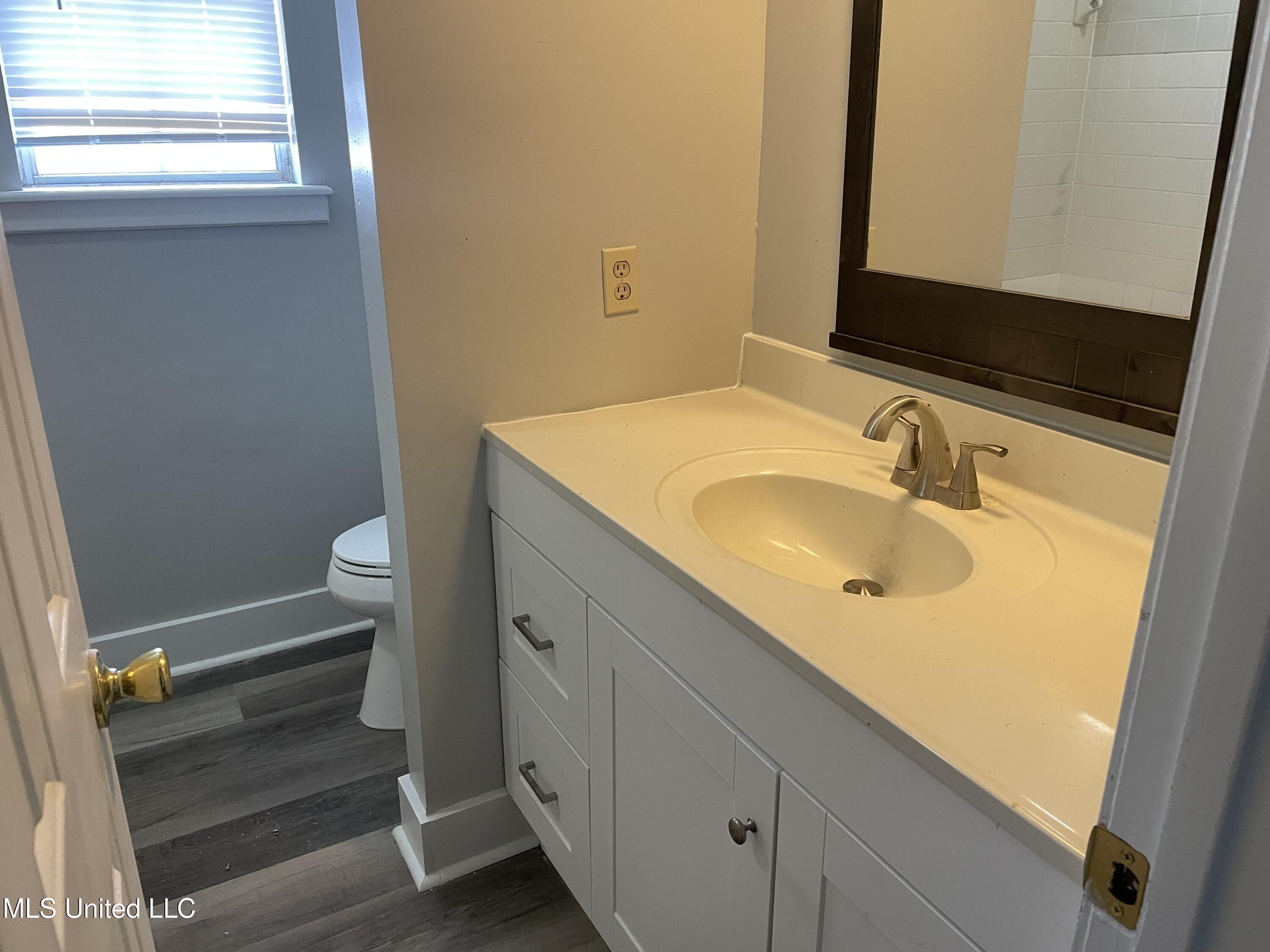 1201-1202 Jamestown Way Jackson, MS 39211 - Photo 4 of 11 8B93DD97-E18A-4212-8959-A87E16562C73