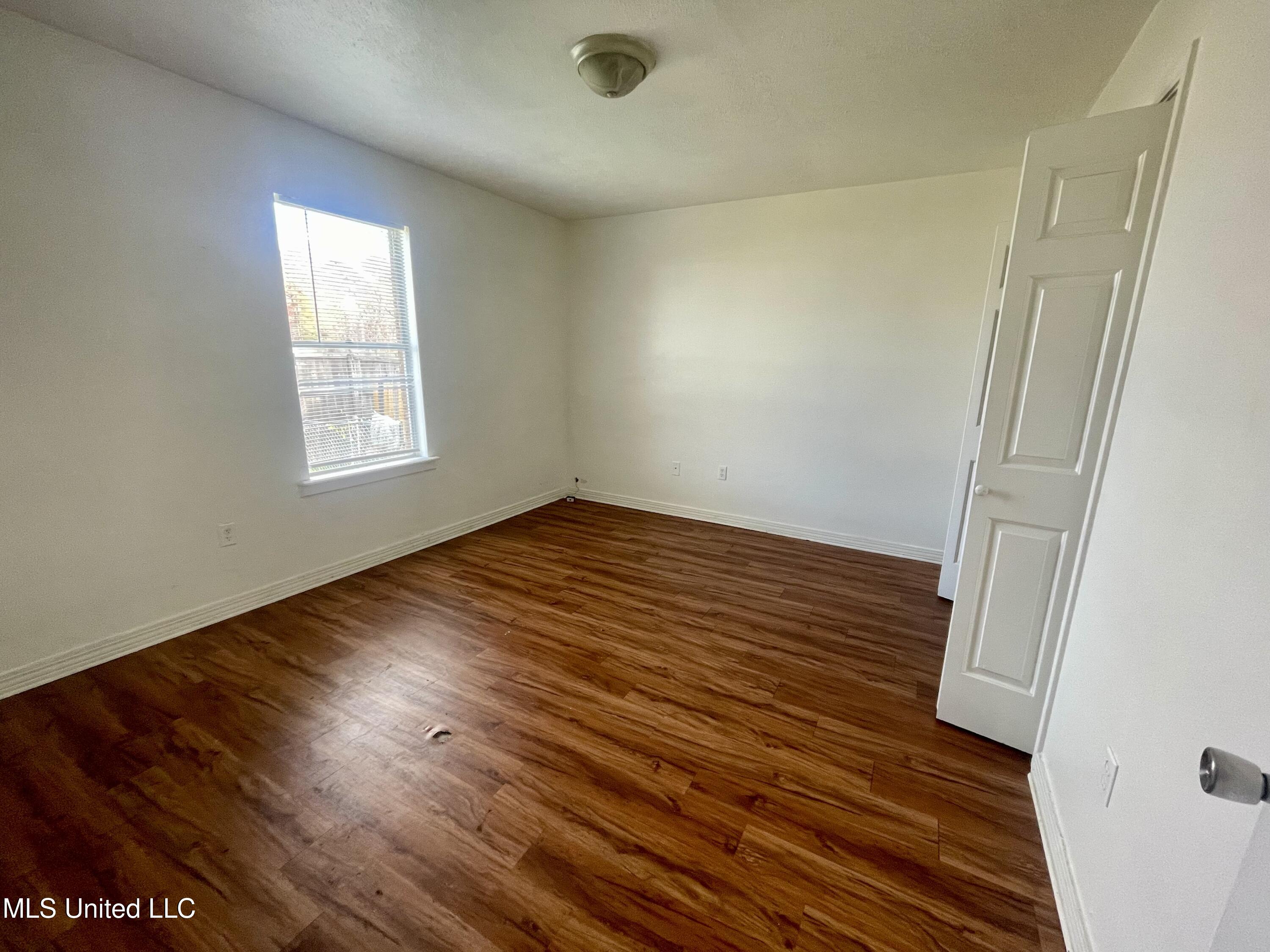 1201-1202 Jamestown Way Jackson, MS 39211 - Photo 9 of 11 IMG_0615