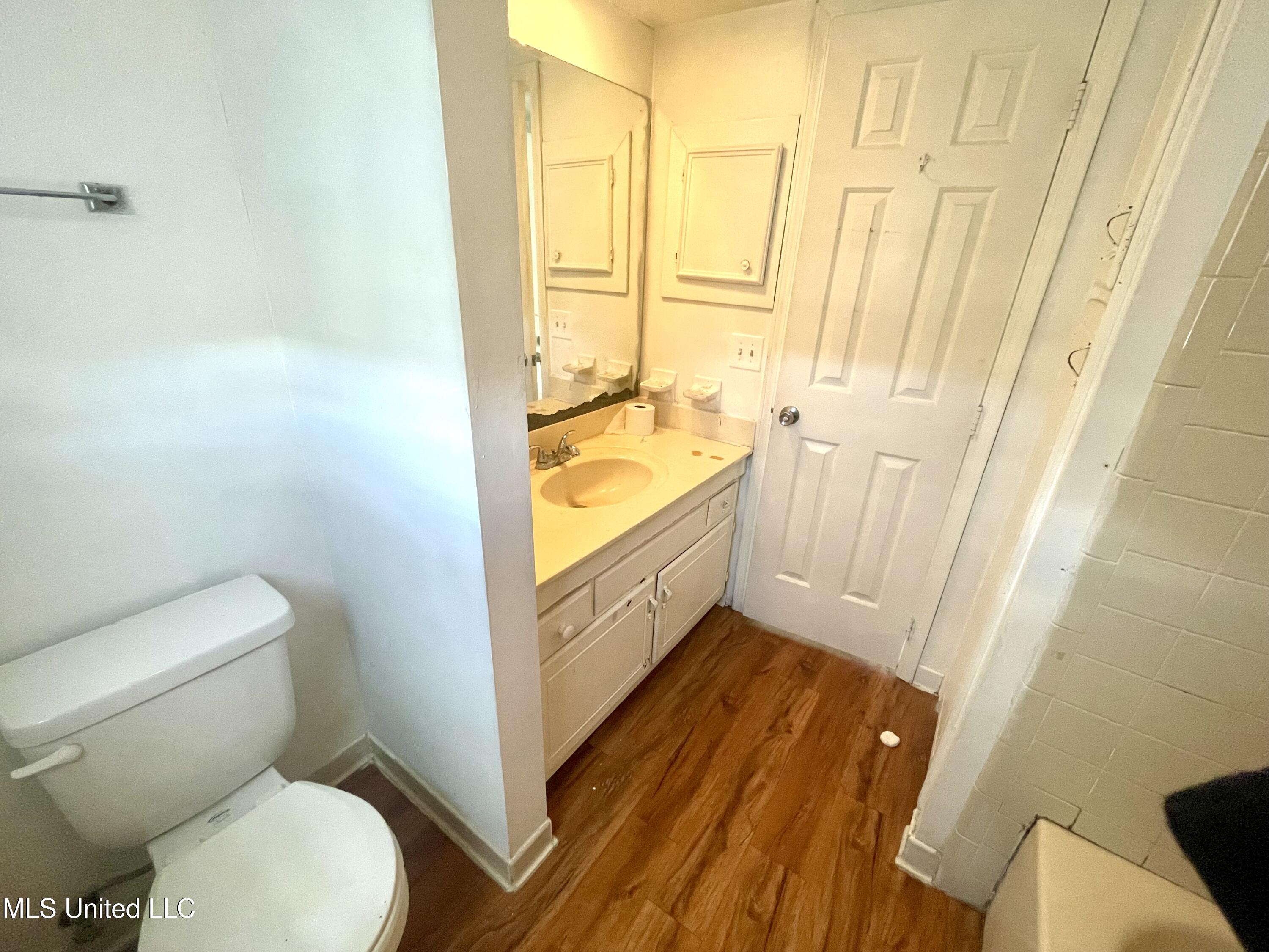 1201-1202 Jamestown Way Jackson, MS 39211 - Photo 10 of 11 IMG_0618