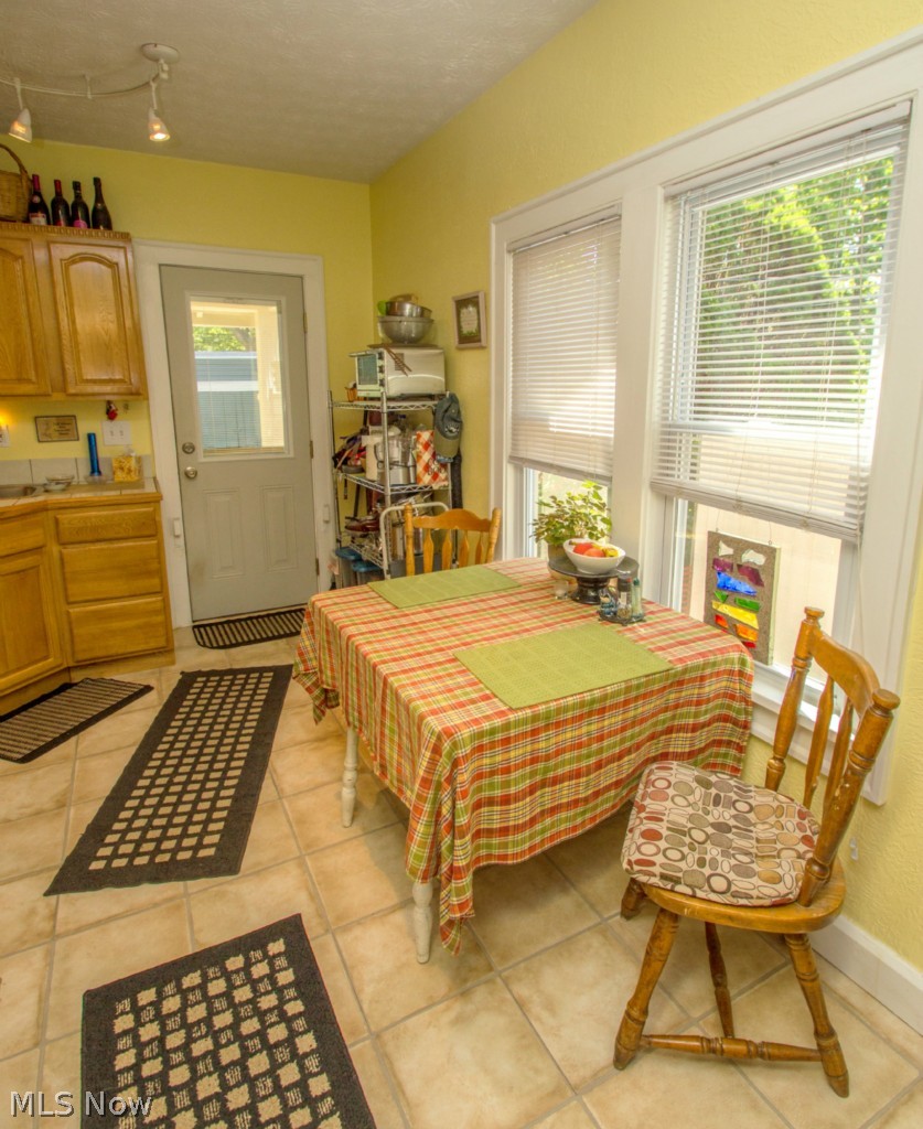 895 Yellowstone Road Cleveland Heights, OH 44121 - Photo 6 of 25 Gallery Image 6