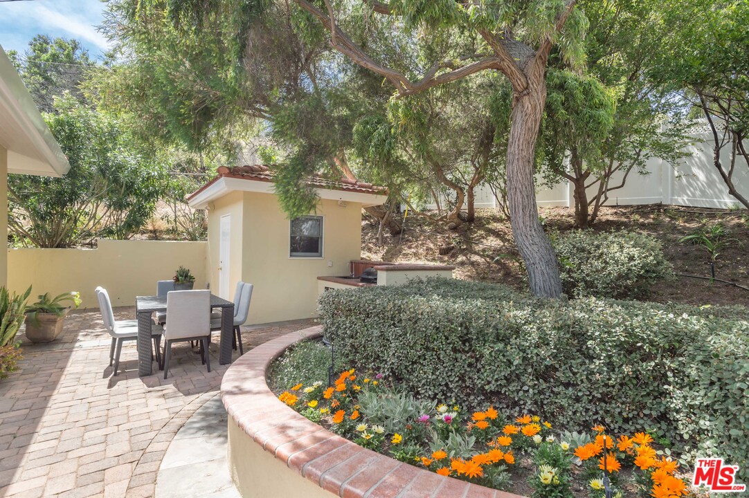 21930 Carbon Mesa Road Malibu, CA 90265 - Photo 12 of 45