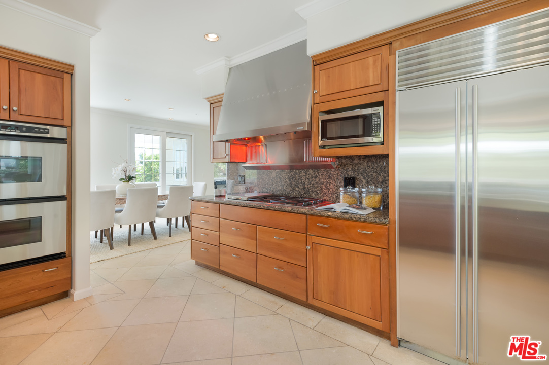 21930 Carbon Mesa Road Malibu, CA 90265 - Photo 19 of 45