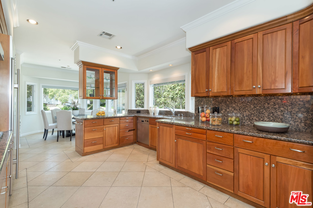 21930 Carbon Mesa Road Malibu, CA 90265 - Photo 20 of 45