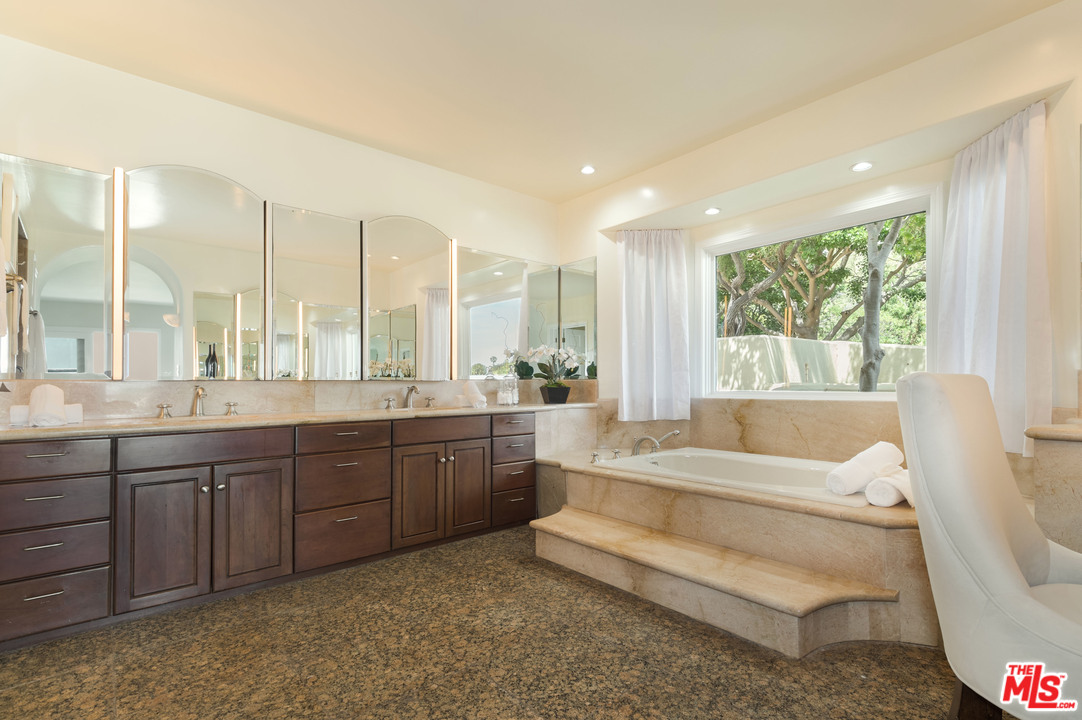 21930 Carbon Mesa Road Malibu, CA 90265 - Photo 29 of 45